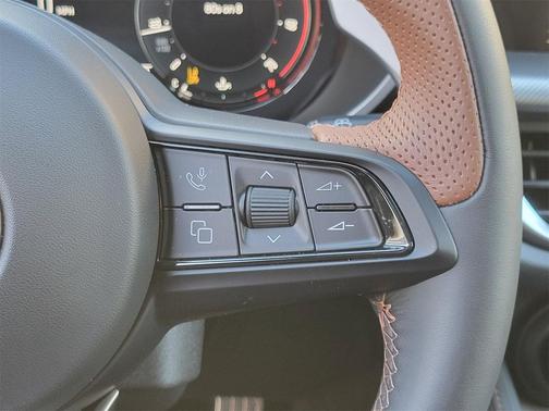 2025 Alfa Romeo Stelvio Sprint AWD