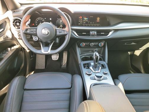 2025 Alfa Romeo Stelvio Sprint AWD