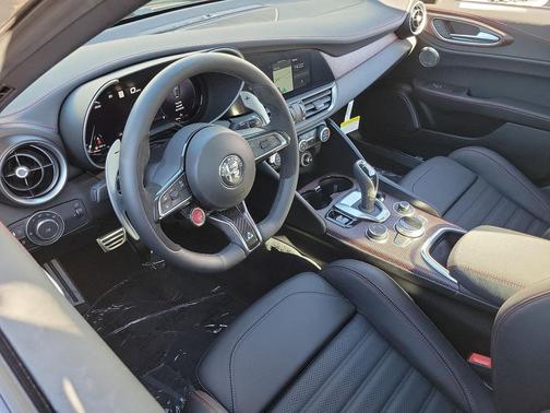 2024 Alfa Romeo Giulia Quadrifoglio