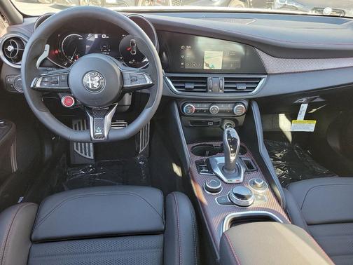 2024 Alfa Romeo Giulia Quadrifoglio