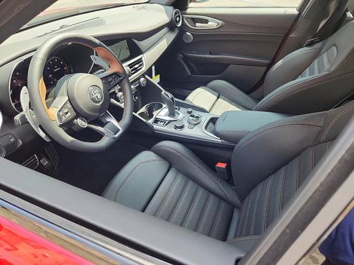 2025 Alfa Romeo Giulia Intensa RWD