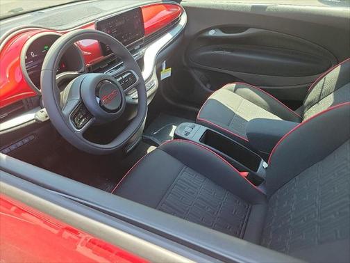 2024 FIAT 500e INSPI(RED) FWD