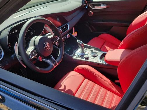2024 Alfa Romeo Giulia Quadrifoglio