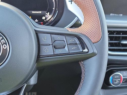 2025 Alfa Romeo Stelvio Sprint AWD