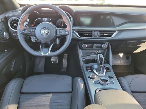 2025 Alfa Romeo Stelvio Sprint AWD
