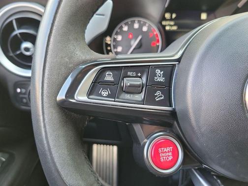 2022 Alfa Romeo Stelvio Quadrifoglio