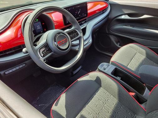 2024 FIAT 500e INSPI(RED) FWD