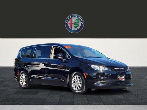 2024 Chrysler Voyager LX