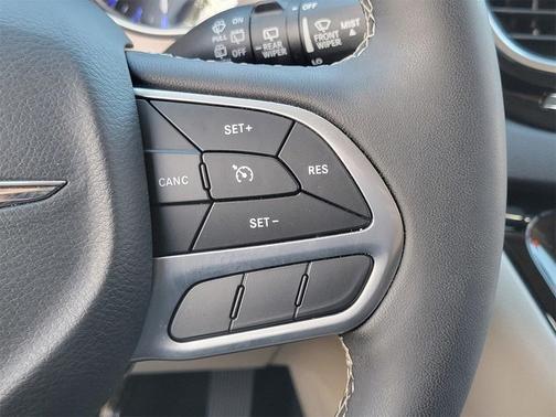 2024 Chrysler Voyager LX