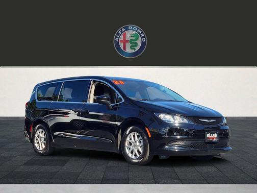 2024 Chrysler Voyager LX