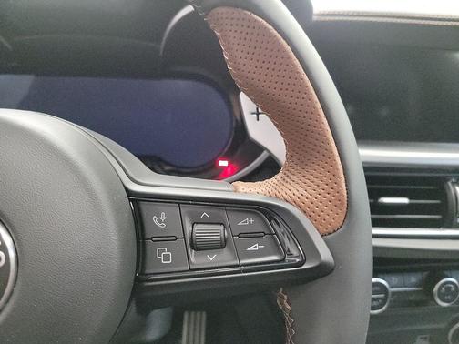 2025 Alfa Romeo Stelvio Sprint AWD