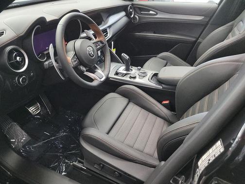 2025 Alfa Romeo Stelvio Sprint AWD