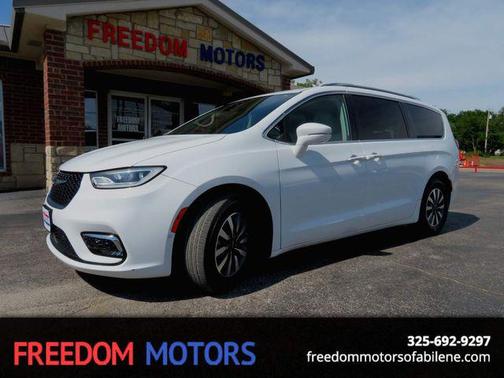 White 2021 Chrysler Pacifica Touring L