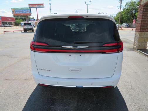 White 2021 Chrysler Pacifica Touring L