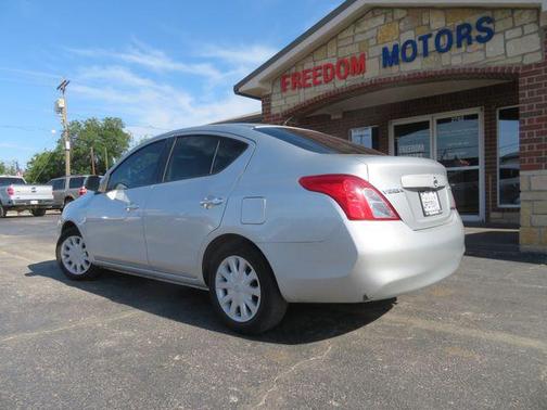 2012 Nissan Versa 1.6 S