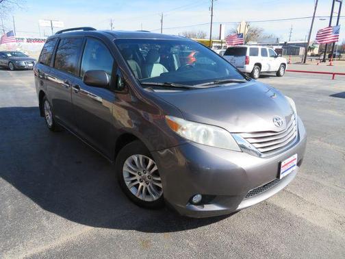 2016 Toyota Sienna XLE