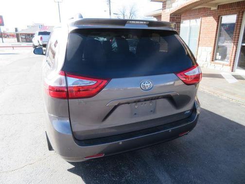 2016 Toyota Sienna XLE