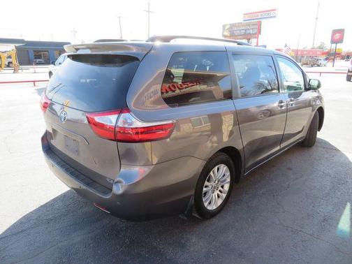 2016 Toyota Sienna XLE