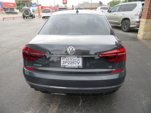 2017 Volkswagen Passat 1.8T R-Line w/Comfort
