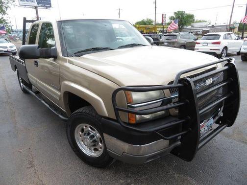 Photo 3 of 32 of 2004 Chevrolet Silverado 2500 LS H/D Extended Cab