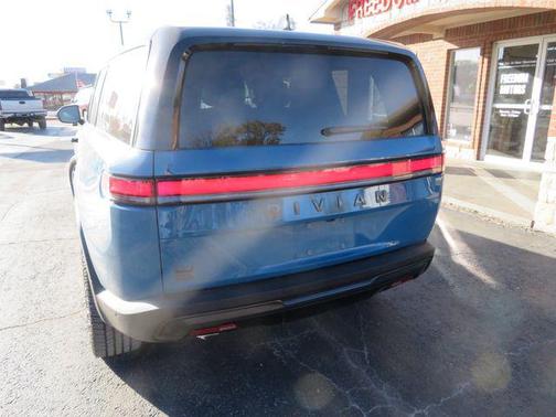 2025 Rivian R1S Adventure