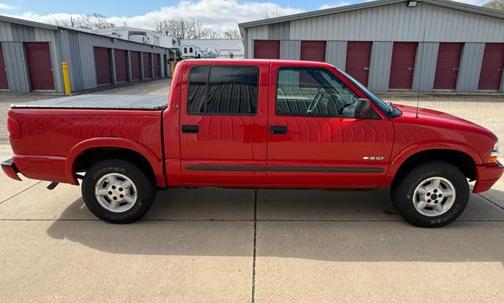 2004 Chevrolet S-10 Base
