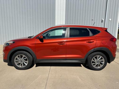 2016 Hyundai TUCSON SE