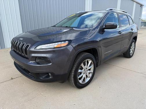 Granite Crystal Metallic Clearcoat 2017 Jeep Cherokee Latitude