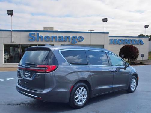 2022 Chrysler Pacifica Touring-L