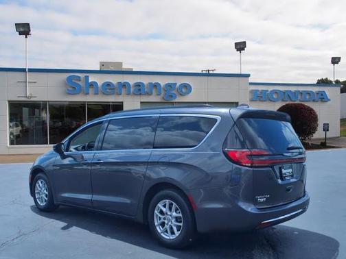 2022 Chrysler Pacifica Touring-L