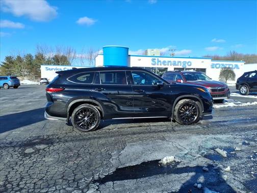 2023 Toyota Highlander XSE