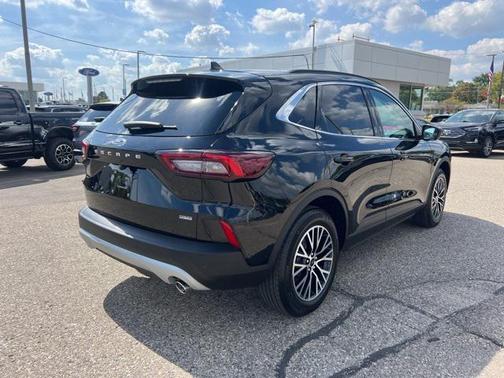 2025 Ford Escape PHEV SE