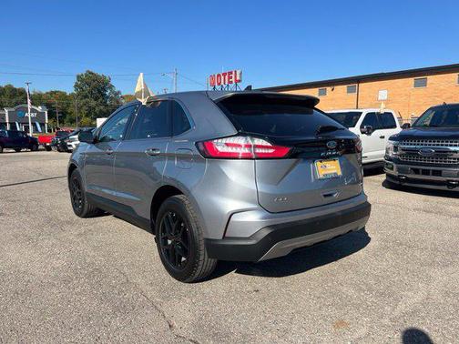 Iconic Silver Metallic 2024 Ford Edge SEL