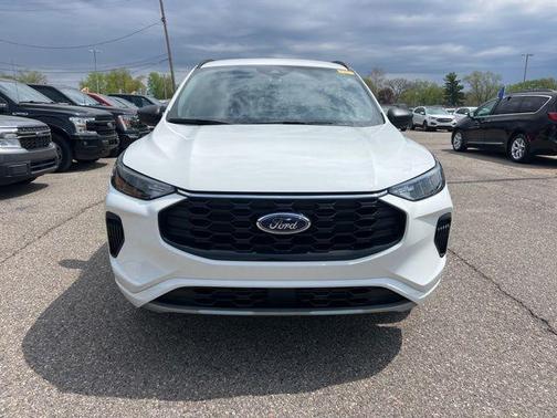 Star White Metallic Tri-Coat 2024 Ford Escape ST-Line