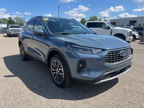 2025 Ford Escape PHEV SE