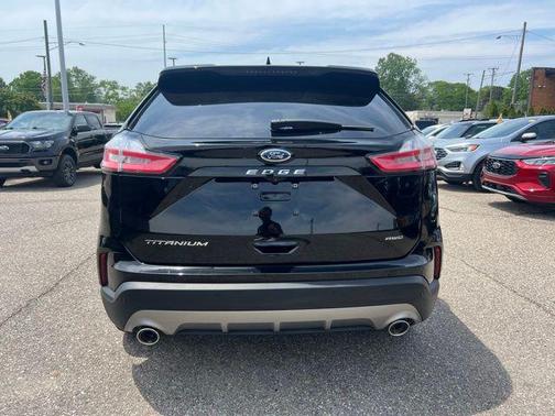Agate Black Metallic 2023 Ford Edge Titanium