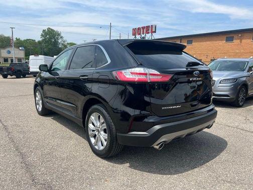 Agate Black Metallic 2023 Ford Edge Titanium