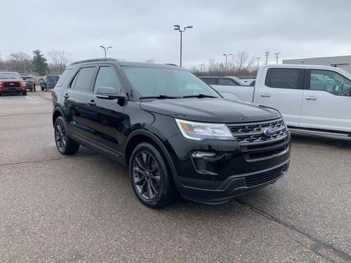 Photo 3 of 32 of 2018 Ford Explorer XLT