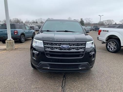 Photo 2 of 32 of 2018 Ford Explorer XLT