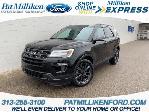 Photo 1 of 32 of 2018 Ford Explorer XLT
