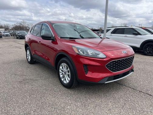 Rapid Red Metallic Tinted Clearcoat 2022 Ford Escape SE