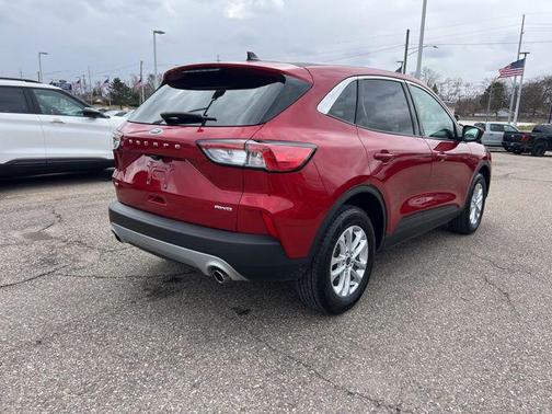 Rapid Red Metallic Tinted Clearcoat 2022 Ford Escape SE