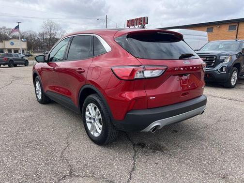 Rapid Red Metallic Tinted Clearcoat 2022 Ford Escape SE