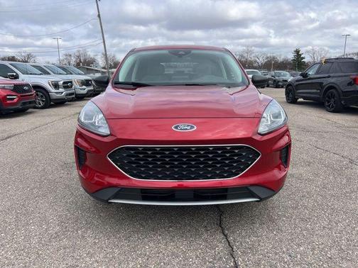 Rapid Red Metallic Tinted Clearcoat 2022 Ford Escape SE
