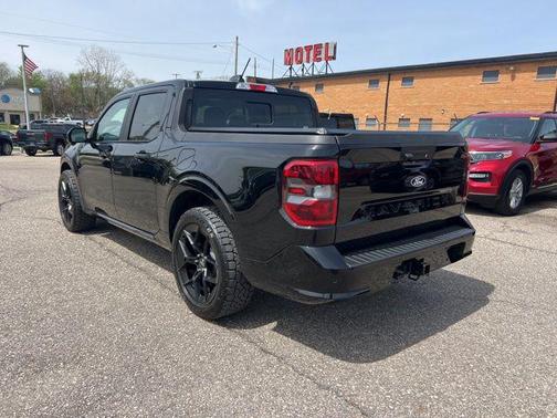 Shadow Black 2025 Ford Maverick Lobo