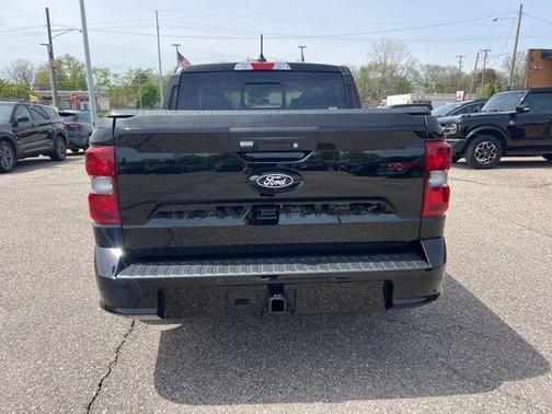 Shadow Black 2025 Ford Maverick Lobo