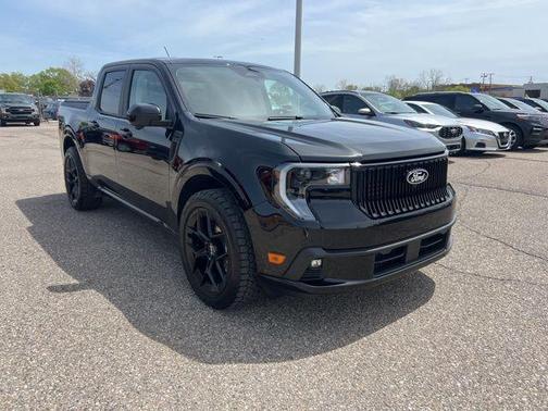 Shadow Black 2025 Ford Maverick Lobo