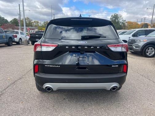2022 Ford Escape Titanium