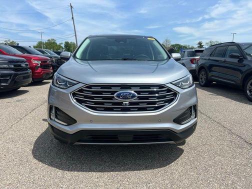 Iconic Silver Metallic 2024 Ford Edge Titanium