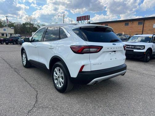 Oxford White 2023 Ford Escape Active